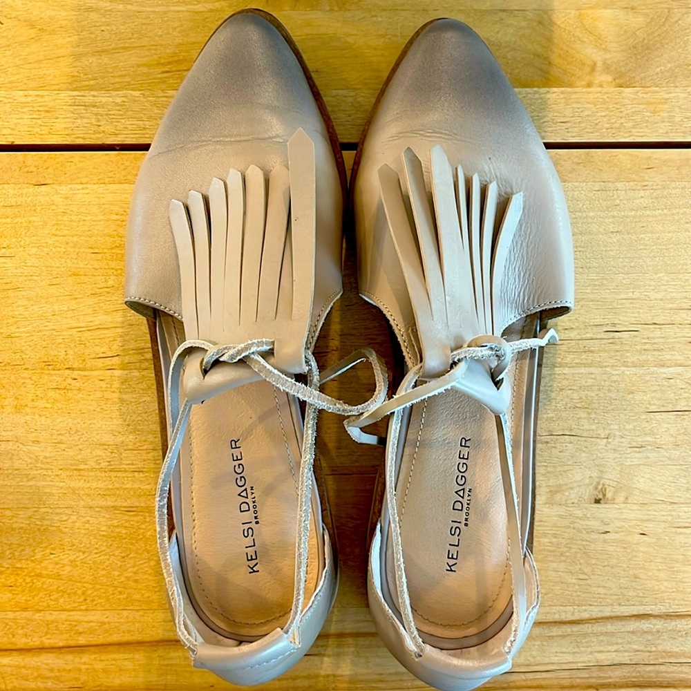Kelsi Dagger cut out loafer size 10 in taupe ombré tone